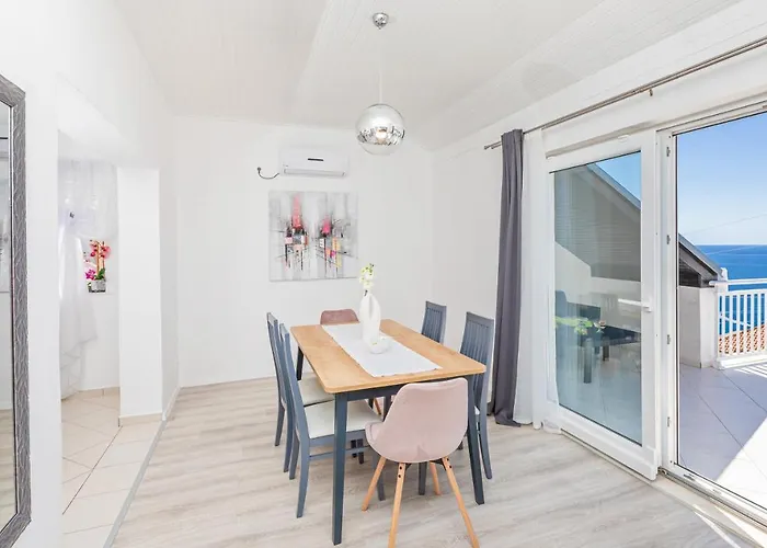 Appartement 24 *